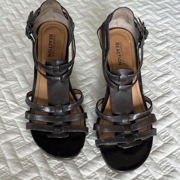 Kenneth Cole Reaction shoe size 6.5, Brown T strap sandal, closed heel - Picture 2 of 11